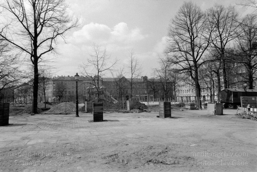Berlin. Arkonaplatz
April 1994. Berlin. Mitte. Arkonaplatz
Schlüsselwörter: Arkonaplatz;Berlin;Deutschland;Germany;1994;Mitte