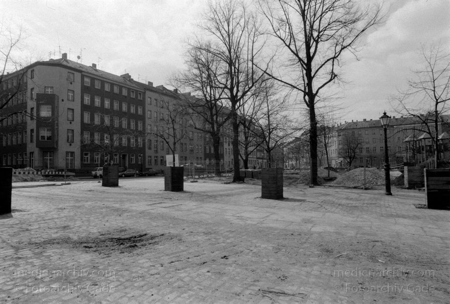 Berlin. Arkonaplatz
April 1994. Berlin. Mitte. Arkonaplatz
Schlüsselwörter: Arkonaplatz;Berlin;Deutschland;Germany;1994;Mitte