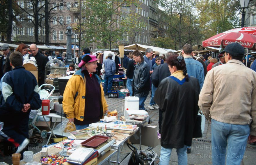 Berlin. Flohmarkt auf dem Arkonaplatz.
Oktober 1996. Berlin. Mitte. Flohmarkt auf dem Arkonaplatz.
Schlüsselwörter: Arkonaplatz;Berlin;Deutschland;Flohmarkt;Germany;1996;Mitte