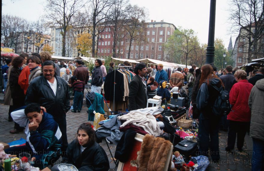Berlin. Flohmarkt auf dem Arkonaplatz.
Oktober 1996. Berlin. Mitte. Flohmarkt auf dem Arkonaplatz.
Schlüsselwörter: Arkonaplatz;Berlin;Deutschland;Flohmarkt;Germany;1996;Mitte