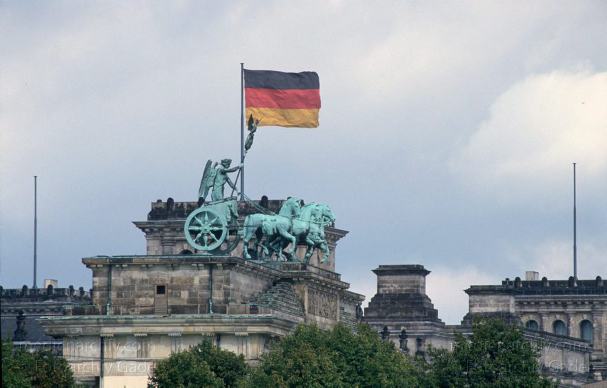 Berlin. Brandenburger Tor. Deutsche Flagge. Quadriga.
September 1994. Berlin. Mitte. Brandenburger Tor. Deutsche Flagge. Quadriga.
Schlüsselwörter: Berlin;Brandenburg Gate;Brandenburger Tor;Deutschland;Germany;Mitte;1994;Quadriga