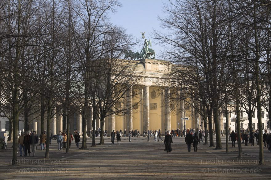 Berlin. Tiergarten. Brandenburger Tor.
18. Februar 2007. Berlin. Mitte. Tiergarten. Brandenburger Tor.
Schlüsselwörter: Berlin;Brandenburg Gate;Brandenburger Tor;Deutschland;Germany;Mitte;2007;Tiergarten