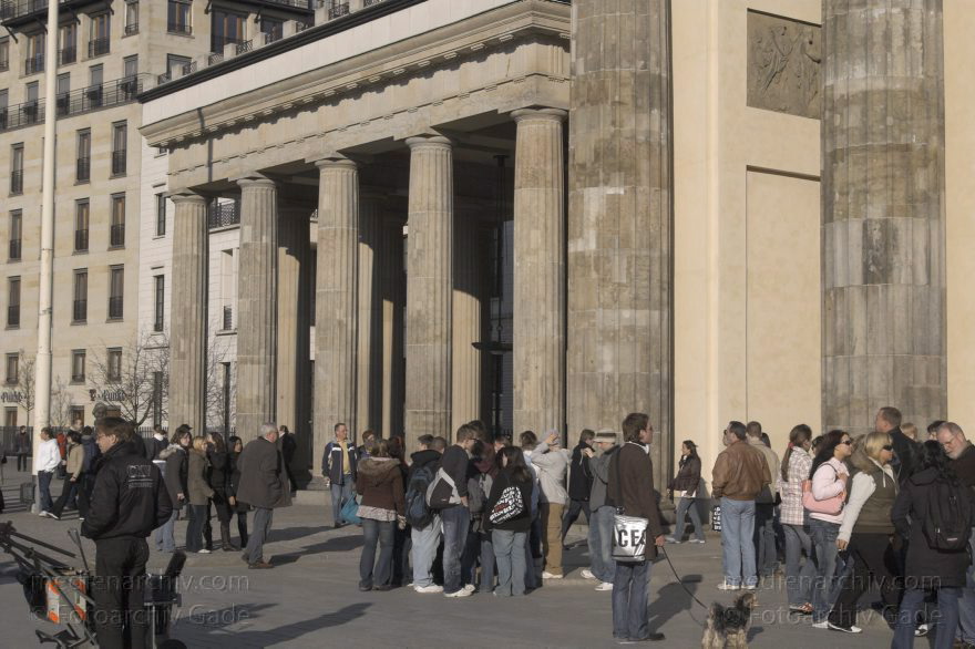 Berlin. Tiergarten. Brandenburger Tor.
18. Februar 2007. Berlin. Mitte. Tiergarten. Brandenburger Tor.
Schlüsselwörter: Berlin;Brandenburg Gate;Brandenburger Tor;Deutschland;Germany;2007;Mitte