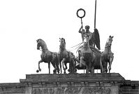 Berlin-Mitte-Brandenburger-Tor-19900119-27.jpg