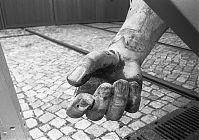 Berlin-Mitte-Brandenburger-Tor-19910503-95.jpg