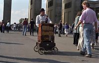 Dateiname=Berlin-Mitte-Brandenburger-Tor-19910602-14.jpg
Dateigröße=197KB
Abmessungen: 880x561
hinzugefügt am: 04. Januar 2016 Berlin-Mitte-Brandenburger-Tor-19910602-14.jpg