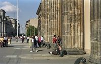 Berlin-Mitte-Brandenburger-Tor-19910602-15.jpg