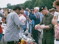 Berlin-Mitte-Brandenburger-Tor-19910623-011.jpg