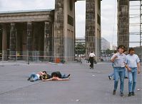 Berlin-Mitte-Brandenburger-Tor-19910623-022.jpg
