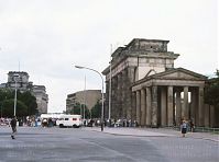 Berlin-Mitte-Brandenburger-Tor-19910623-026.jpg