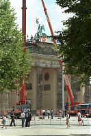 Berlin-Mitte-Brandenburger-Tor-19910715-05.jpg