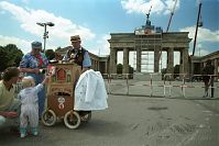 Dateiname=Berlin-Mitte-Brandenburger-Tor-19910715-10.jpg
Dateigröße=201KB
Abmessungen: 880x588
hinzugefügt am: 04. Januar 2016 Berlin-Mitte-Brandenburger-Tor-19910715-10.jpg