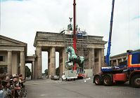 Berlin-Mitte-Brandenburger-Tor-19910716-24.jpg