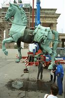 Dateiname=Berlin-Mitte-Brandenburger-Tor-19910716-41.jpg
Dateigröße=242KB
Abmessungen: 588x880
hinzugefügt am: 04. Januar 2016 Berlin-Mitte-Brandenburger-Tor-19910716-41.jpg