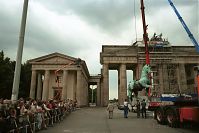 Dateiname=Berlin-Mitte-Brandenburger-Tor-19910716-52.jpg
Dateigröße=180KB
Abmessungen: 880x588
hinzugefügt am: 04. Januar 2016 Berlin-Mitte-Brandenburger-Tor-19910716-52.jpg