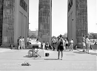 Dateiname=Berlin-Mitte-Brandenburger-Tor-19920720-91.jpg
Dateigröße=176KB
Abmessungen: 880x642
hinzugefügt am: 04. Januar 2016 Berlin-Mitte-Brandenburger-Tor-19920720-91.jpg