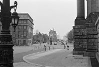 Berlin-Mitte-Brandenburger-Tor-19941023-03.jpg