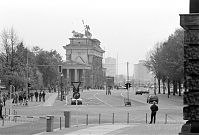 Berlin-Mitte-Brandenburger-Tor-19941023-205.jpg
