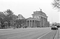 Berlin-Mitte-Brandenburger-Tor-19941023-224.jpg