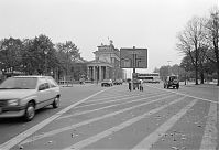 Berlin-Mitte-Brandenburger-Tor-19941023-33.jpg