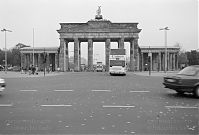 Berlin-Mitte-Brandenburger-Tor-19941023-43.jpg