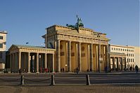 Dateiname=Berlin-Mitte-Brandenburger-Tor-20050116-21.jpg
Dateigröße=194KB
Abmessungen: 880x586
hinzugefügt am: 04. Januar 2016 Berlin-Mitte-Brandenburger-Tor-20050116-21.jpg
