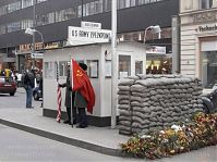 Dateiname=Berlin-Mitte-Checkpoint-Charly-20050102-16.jpg
Dateigröße=238KB
Abmessungen: 880x659
hinzugefügt am: 04. Januar 2016 Berlin-Mitte-Checkpoint-Charly-20050102-16.jpg