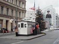 Dateiname=Berlin-Mitte-Checkpoint-Charly-20050102-21.jpg
Dateigröße=227KB
Abmessungen: 880x659
hinzugefügt am: 04. Januar 2016 Berlin-Mitte-Checkpoint-Charly-20050102-21.jpg
