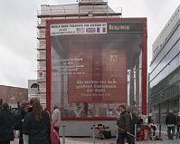 Berlin-Mitte-Checkpoint-Charly-20050102-36.jpg
