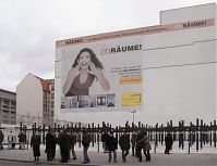 Dateiname=Berlin-Mitte-Checkpoint-Charly-20050102-41.jpg
Dateigröße=157KB
Abmessungen: 880x676
hinzugefügt am: 04. Januar 2016 Berlin-Mitte-Checkpoint-Charly-20050102-41.jpg