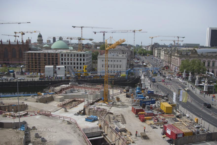 Berlin. Unter den Linden
2015. Berlin. Mitte. Blick von der Humboldt-Box. Unter den Linden
Schlüsselwörter: 2015;Baustelle;Berlin;Kran;Kupfergraben;Mitte;Museumsinsel;Unter den Linden