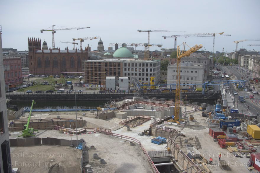 Berlin
2015. Berlin. Mitte. Blick von der Humboldt-Box
Schlüsselwörter: 2015;Baustelle;Berlin;Kran;Kupfergraben;Mitte;Museumsinsel