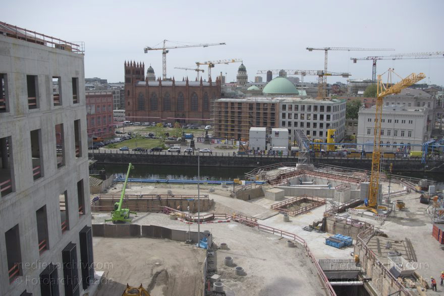 Berlin
2015. Berlin. Mitte. Blick von der Humboldt-Box
Schlüsselwörter: 2015;Baustelle;Berlin;Kran;Kupfergraben;Mitte;Museumsinsel
