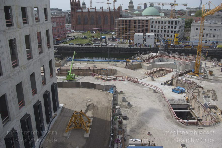 Berlin
2015. Berlin. Mitte. Blick von der Humboldt-Box
Schlüsselwörter: 2015;Baustelle;Berlin;Kran;Kupfergraben;Mitte;Museumsinsel
