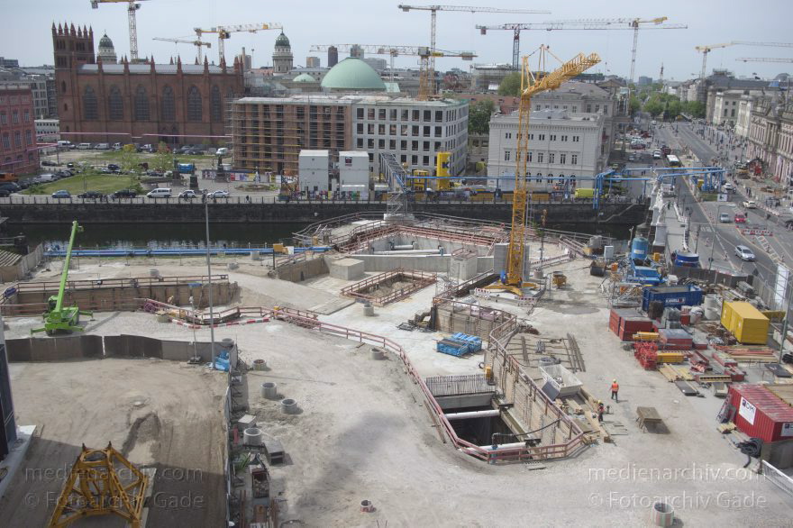 Berlin
2015. Berlin. Mitte. Blick von der Humboldt-Box
Schlüsselwörter: 2015;Baustelle;Berlin;Kran;Kupfergraben;Mitte;Museumsinsel