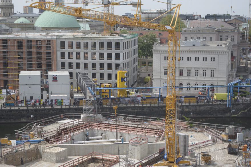 Berlin. Baustelle. Kran
2015. Berlin. Mitte. Blick von der Humboldt-Box. Baustelle. Kran
Schlüsselwörter: 2015;Baustelle;Berlin;Kran;Kupfergraben;Mitte;Museumsinsel