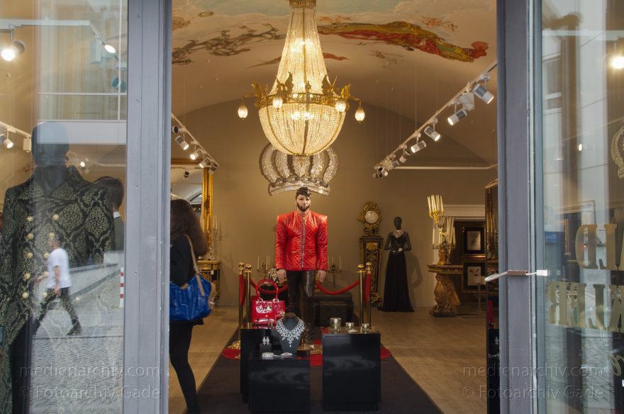 Berlin. Georgenstraße. Harald Glööckler
23. 5. 2014. Berlin. Mitte. Georgenstraße. Harald Glööckler
Schlüsselwörter: Berlin;Boutique;Georgenstraße;Germany;Harald Glööckler;2014;Mitte