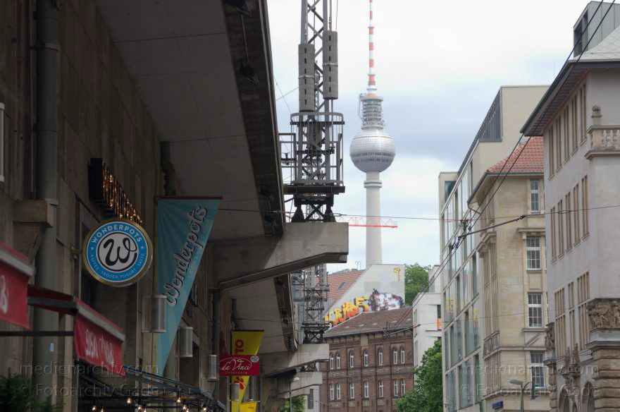 Berlin. Georgenstraße
23. 5. 2014. Berlin. Mitte. Georgenstraße. Fernsehturm
Schlüsselwörter: Berlin;Fernsehturm;Georgenstraße;Germany;2014;Mitte