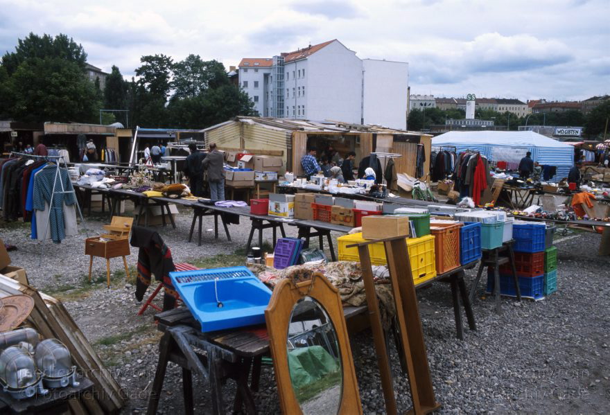 Berlin. Flohmarkt am Nordbahnhof
Juli 1998. Berlin. Mitte. Flohmarkt am Nordbahnhof
Schlüsselwörter: Berlin;Deutschland;Flohmarkt;Germany;Mitte;1998;Nordbahnhof