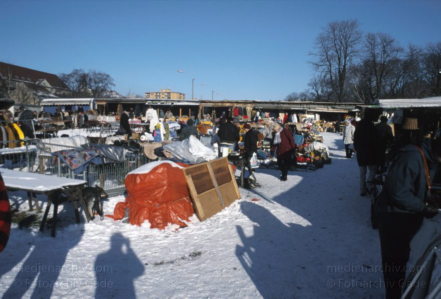 Berlin. Flohmarkt am Nordbahnhof.
Januar 2000. Berlin. Mitte. Flohmarkt am Nordbahnhof.
Schlüsselwörter: Berlin;Deutschland;Flohmarkt;Germany;Mitte;2000;Winter