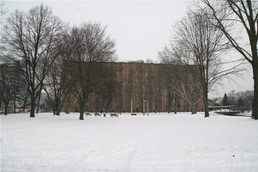 Berlin. Wedding. Park an der Sellerstraße beim Nordhafen. Winter. Schnee. Eis.
24. 1. 2010. Berlin. Mitte. Wedding. Park an der Sellerstraße beim Nordhafen. Winter. Schnee. Eis.
Schlüsselwörter: Berlin;Deutschland;Germany;Mitte;Nordhafen;Park;Wedding;2010;Winter