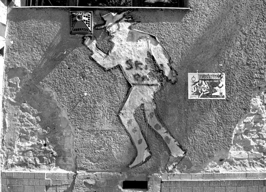 Berlin. Steinstraße. Kunst an einer Hausfassade. Michael Jackson
20. 7. 1992. Berlin. Mitte. Steinstraße. Kunst an einer Hausfassade. Michael Jackson
Schlüsselwörter: Berlin;Deutschland;Germany;Jackson, Michael;Michael Jackson;Mitte;1992;Steinstraße