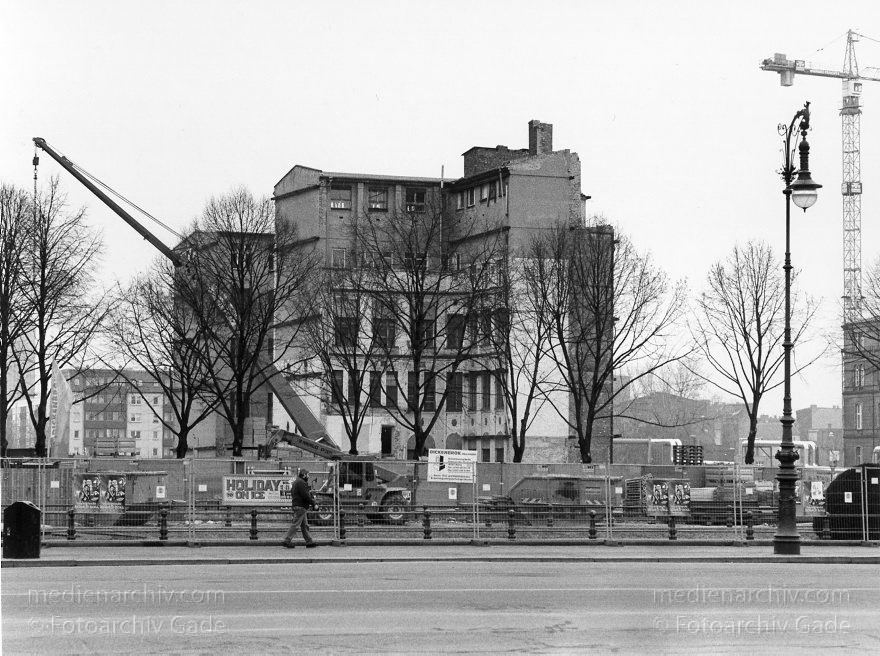 Berlin. Wilhelmstraße
Februar 1997. Berlin. Mitte. Wilhelmstraße
Schlüsselwörter: Berlin;Deutschland;Germany;Mitte;1997;Wilhelmstraße