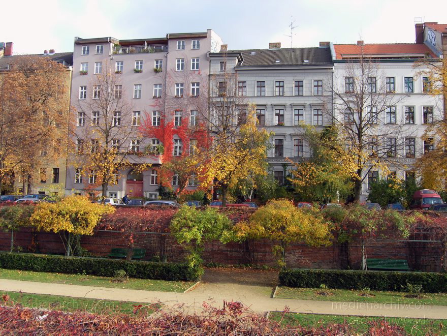 Berlin. Grünanlage. Herbstliches Laub
27. 10. 2004. Berlin. Mitte. Grünanlage. Die Blätter leuchten in Herbstfarben.
Schlüsselwörter: Berlin;Deutschland;Engelbecken;Germany;Herbst;Mitte;2004;Park