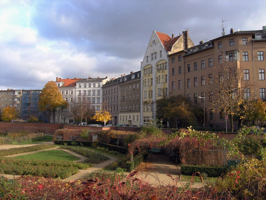Berlin. Grünanlage. Herbstliches Laub
27. 10. 2004. Berlin. Mitte. Grünanlage. Die Blätter leuchten in Herbstfarben.
Schlüsselwörter: Berlin;Deutschland;Engelbecken;Germany;Herbst;Mitte;2004;Park