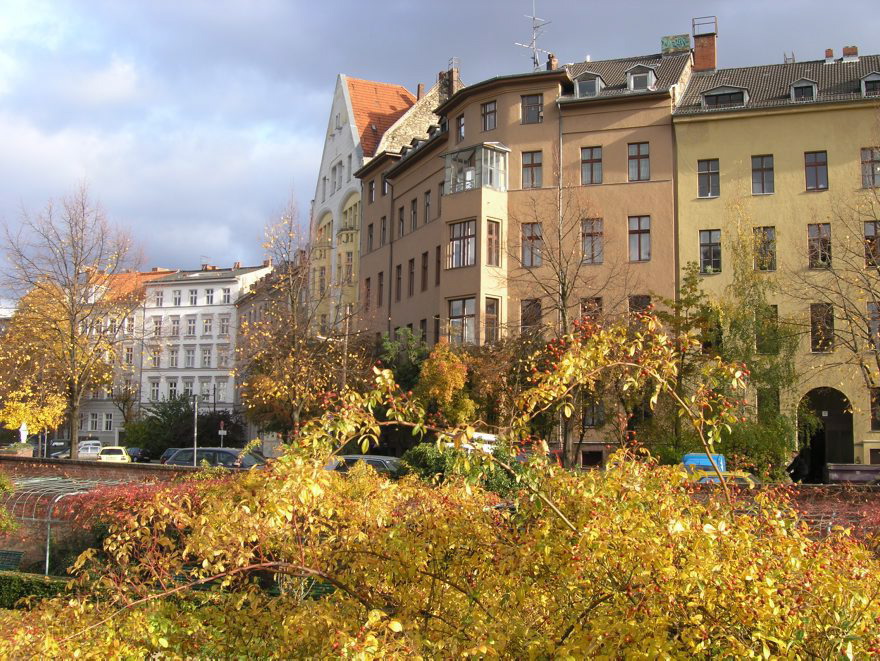 Berlin. Grünanlage. Herbstliches Laub
27. 10. 2004. Berlin. Mitte. Grünanlage. Die Blätter leuchten in Herbstfarben.
Schlüsselwörter: Berlin;Deutschland;Engelbecken;Germany;Herbst;Mitte;2004;Park