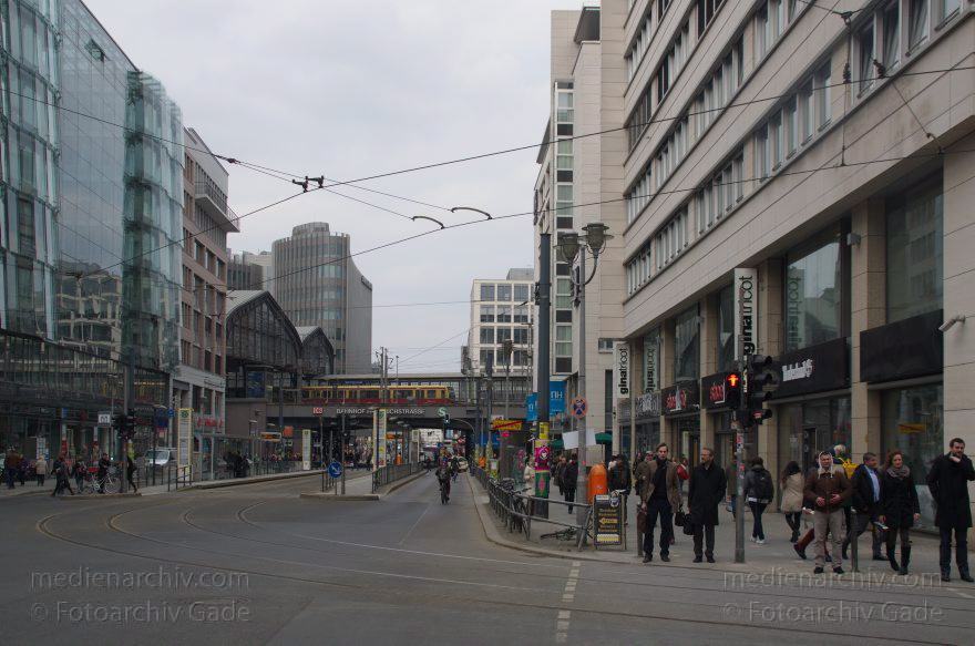 Berlin. Bahnhof Friedrichstraße
9. 4. 2013. Berlin. Mitte. Bahnhof Friedrichstraße
Schlüsselwörter: Bahnhof;Berlin;Deutschland;Friedrichstraße;Germany;2013;Mitte