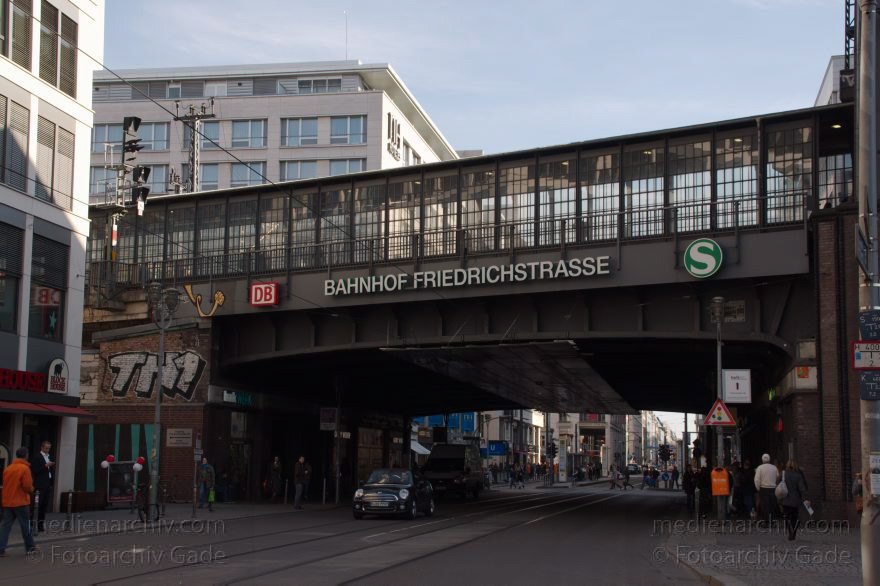 Berlin. Bahnhof Friedrichstraße
20. 3. 2014. Berlin. Mitte. Bahnhof Friedrichstraße
Schlüsselwörter: Bahnhof;Berlin;Friedrichstraße;Germany;2014;Mitte