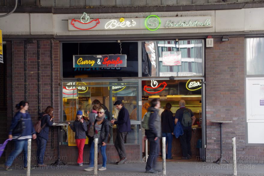 Berlin. Friedrichstraße
20. 3. 2014. Berlin. Mitte. Friedrichstraße. Curry & Spieße Imbiss
Schlüsselwörter: Berlin;Friedrichstraße;Germany;Imbiss;2014;Mitte