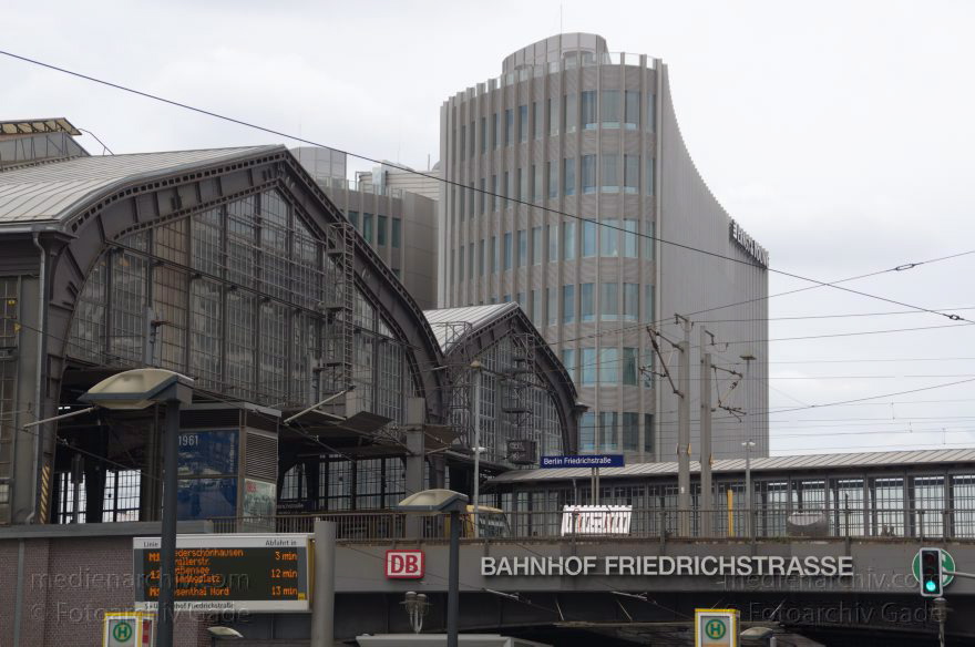 Berlin. Friedrichstraße
23. 5. 2014. Berlin. Mitte. Friedrichstraße. Bahnhof
Schlüsselwörter: Bahnhof;Berlin;Friedrichstraße;Germany;2014;Mitte